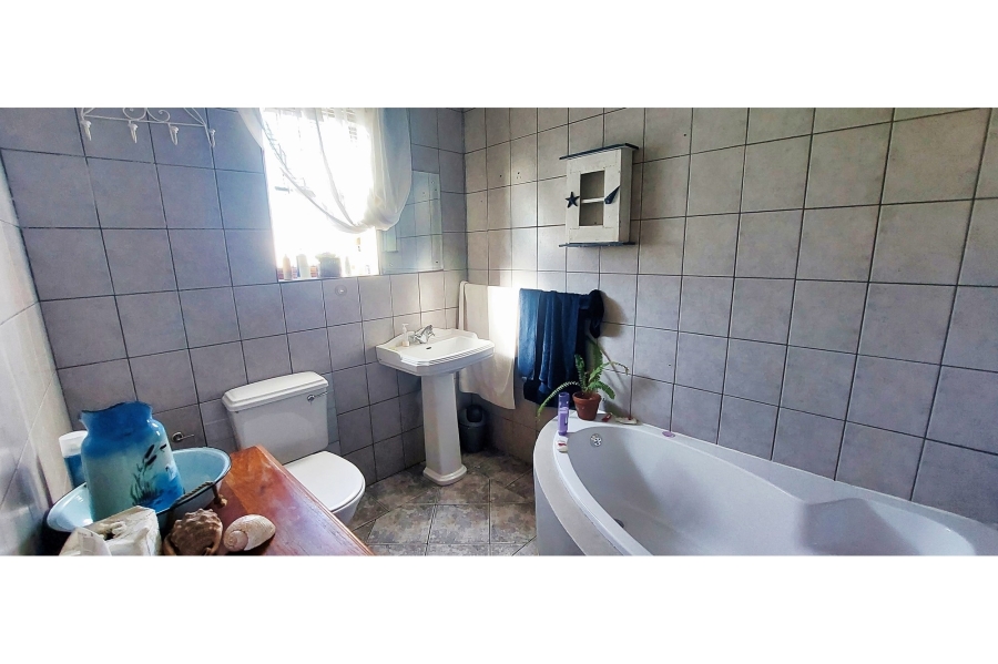 4 Bedroom Property for Sale in Bodorp Western Cape